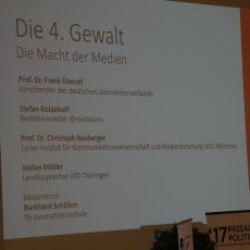 Thema und Teilnehmerliste des Podiums